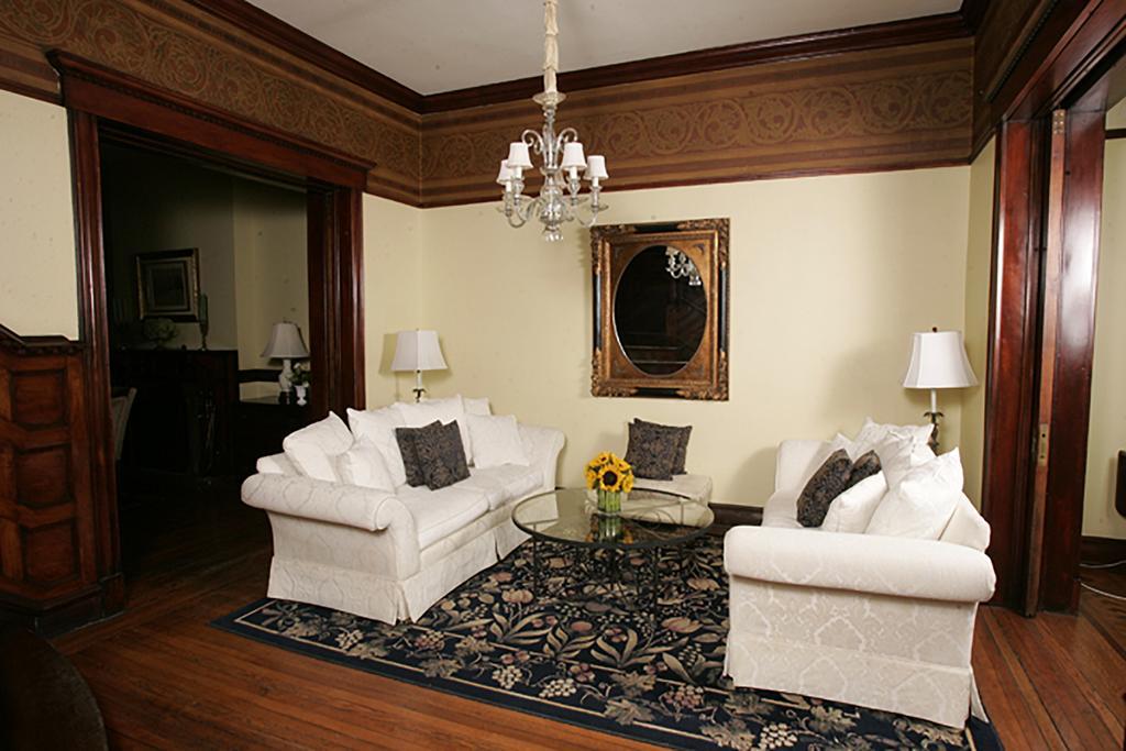 Morgan State House Inn Олбани Екстериор снимка