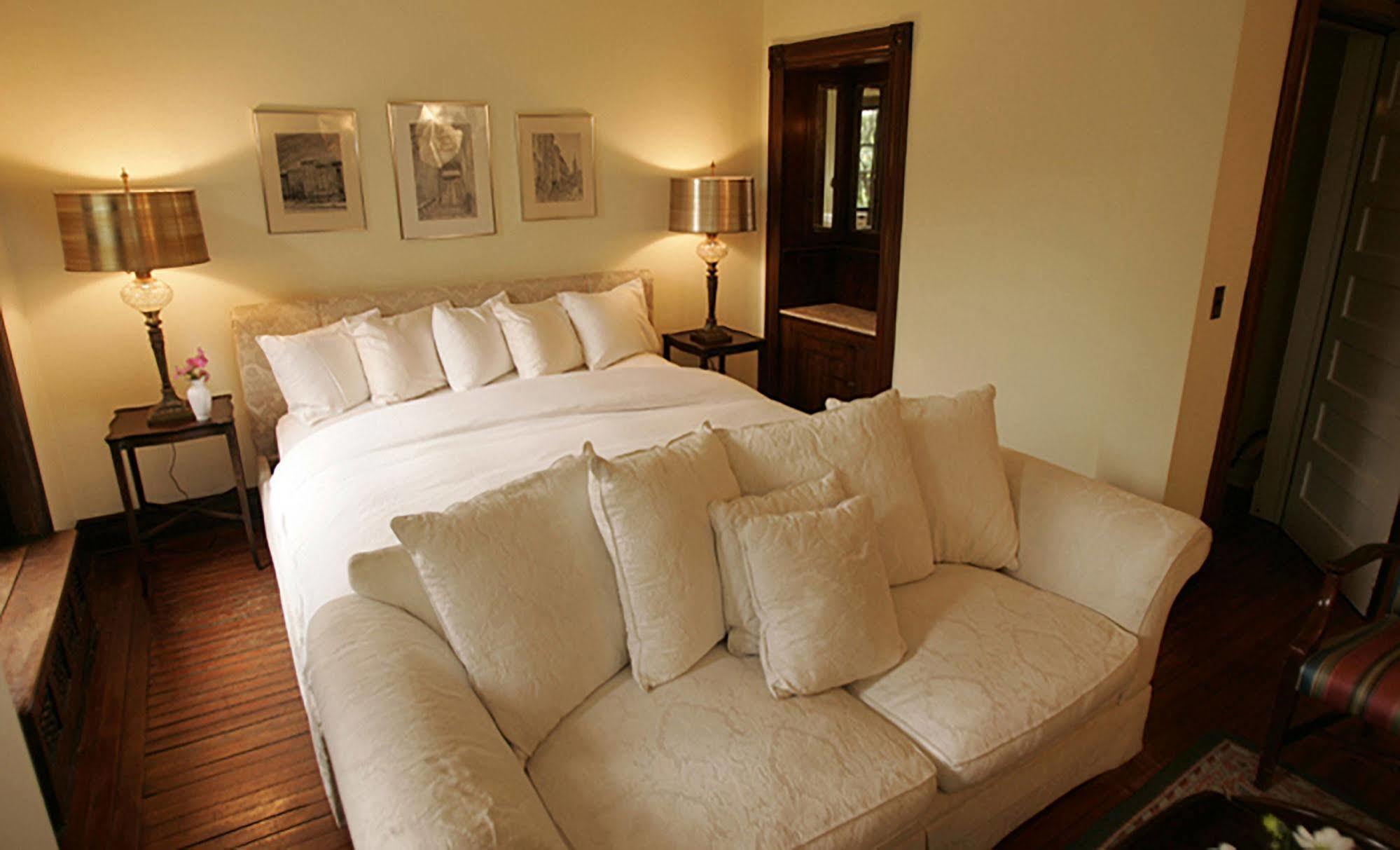 Morgan State House Inn Олбани Екстериор снимка